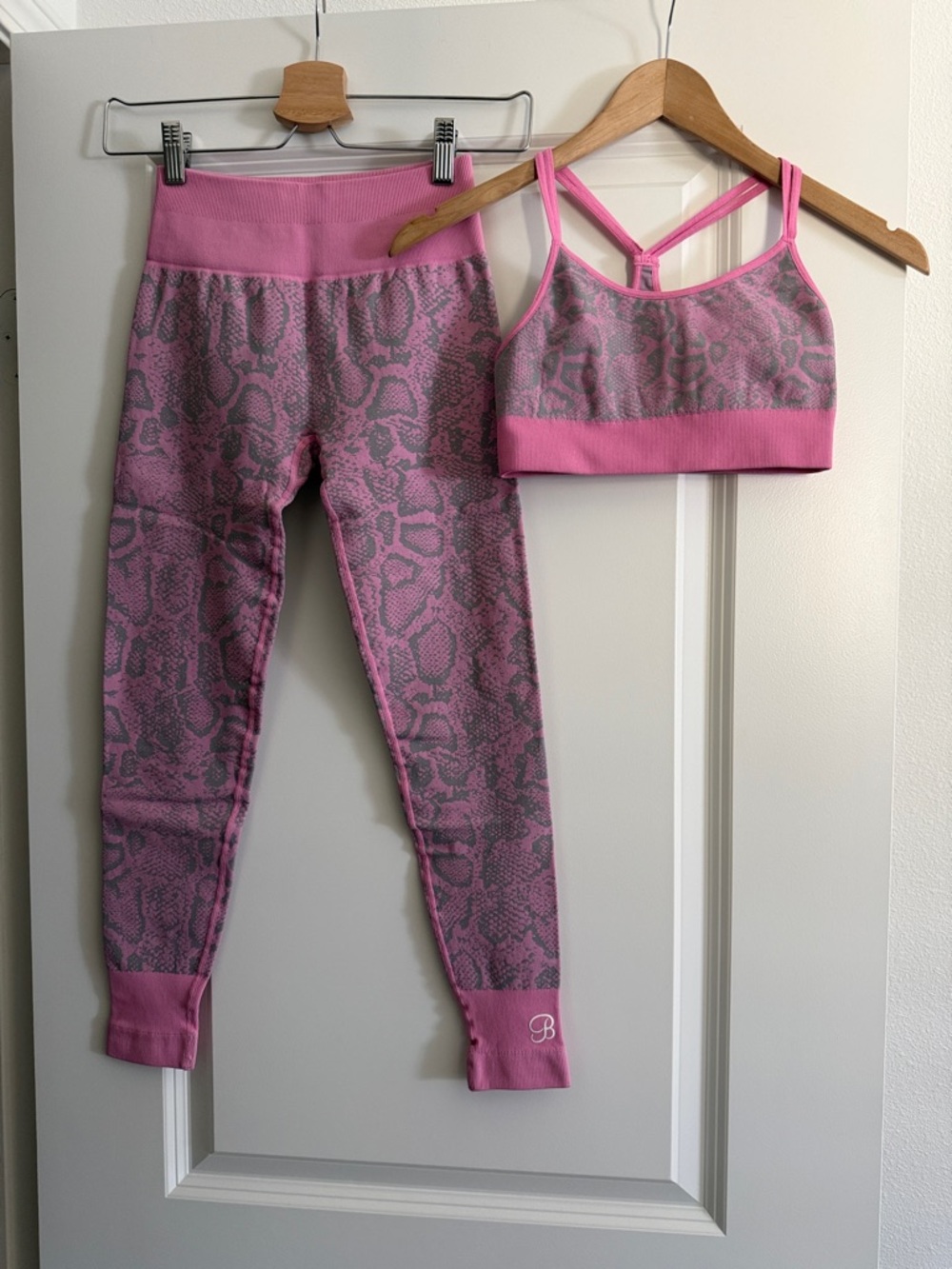 Bombshell Sportswear Pink Snake-Print Leggings & Sports Bra Set
